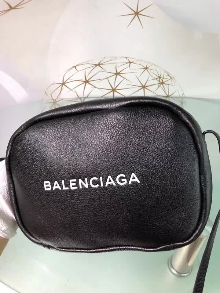 BALENCIAG巴黎世家 摔紋牛皮相機包 巴黎世家超暴款包包 男女通用  BL1332